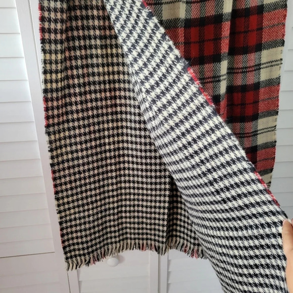 Steve Madden Double Sided Red Plaid Gimham Oversized Scarf - Picture 2 of 6